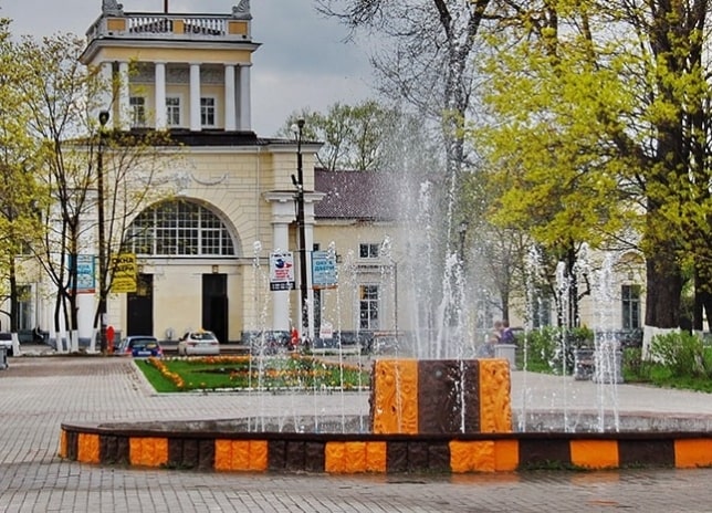 грузоперевозки в городе Луга грузчиками недорого