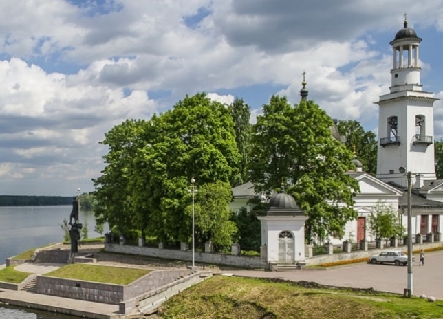 Грузоперевозки в Колпинском районе с грузчиками